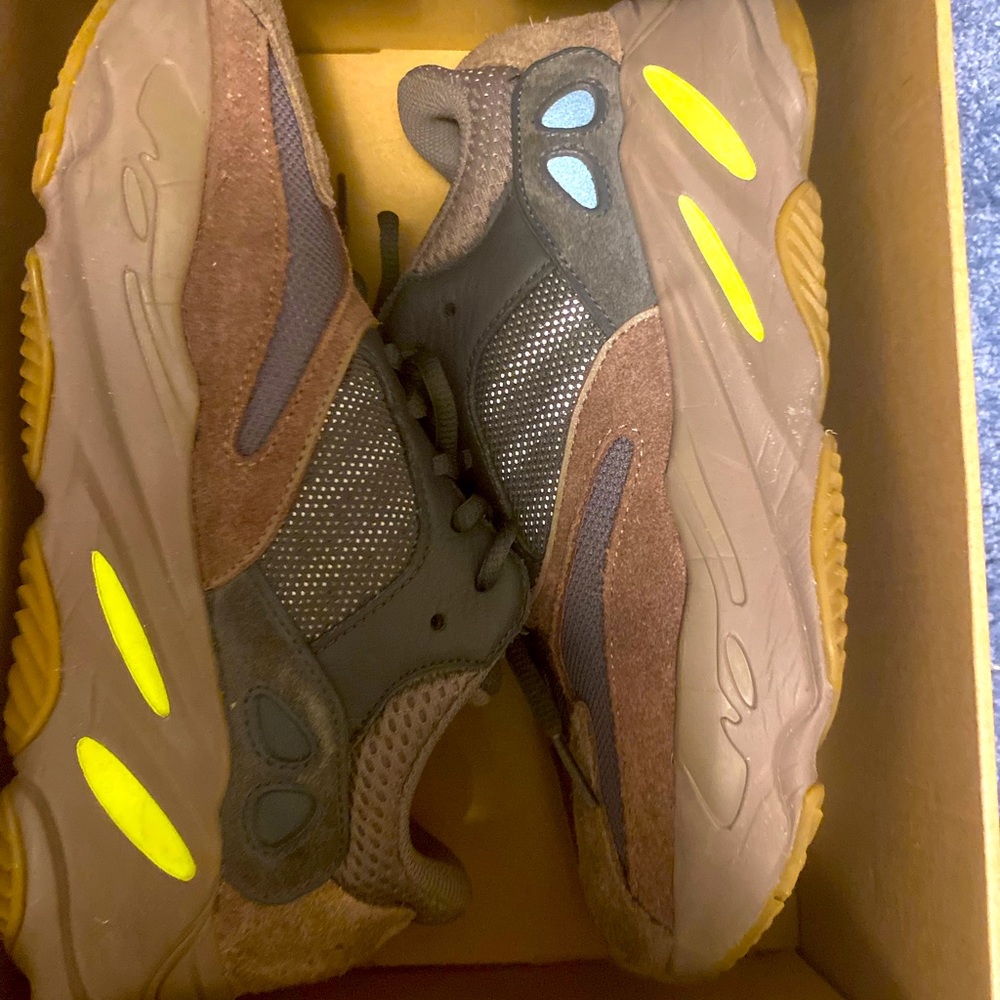 Yeezy boost 700